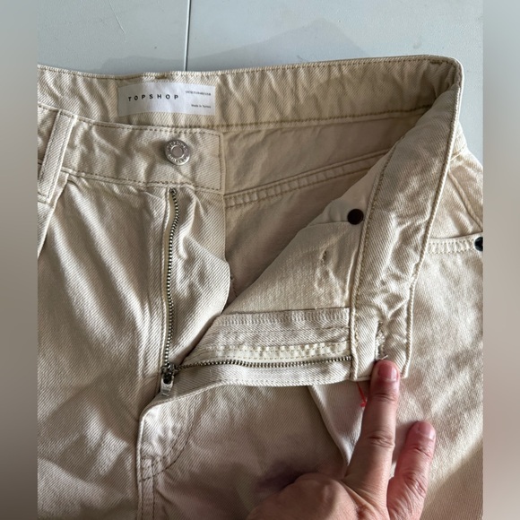 TOPSHOP Loose fit Jeans in Off White.   Size 8 - Picture 9 of 14